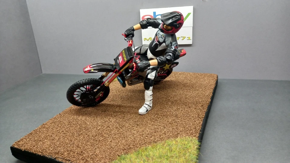 1/12 Metal Mulisha Ronin Syndicate Honda CR 250 Brian Deegan Motocross + Diorama - Immagine 4 di 4