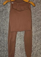 Women's 2 pc coffee colored spaghetti strap yoga outfit. Small