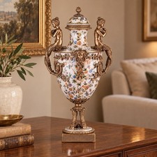 Vase mit Deckel aus Porzellan & Bronze - Prunkvase mit Blumendekor & Frauenfigur