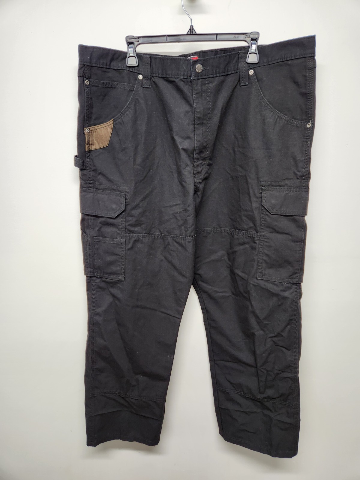 Wrangler Men's Black Cargo Pants 42x30 - 9 Tool Pockets, Relaxed Fit