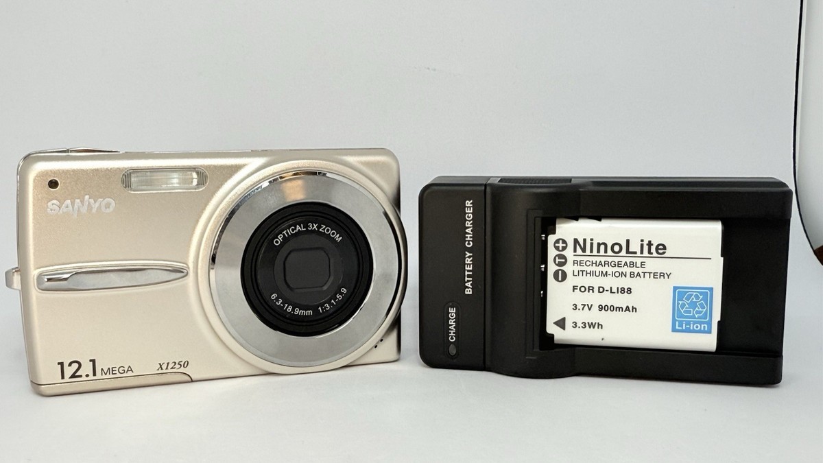 SANYO DSC-X1250 Digital Camera Display language is Japanese