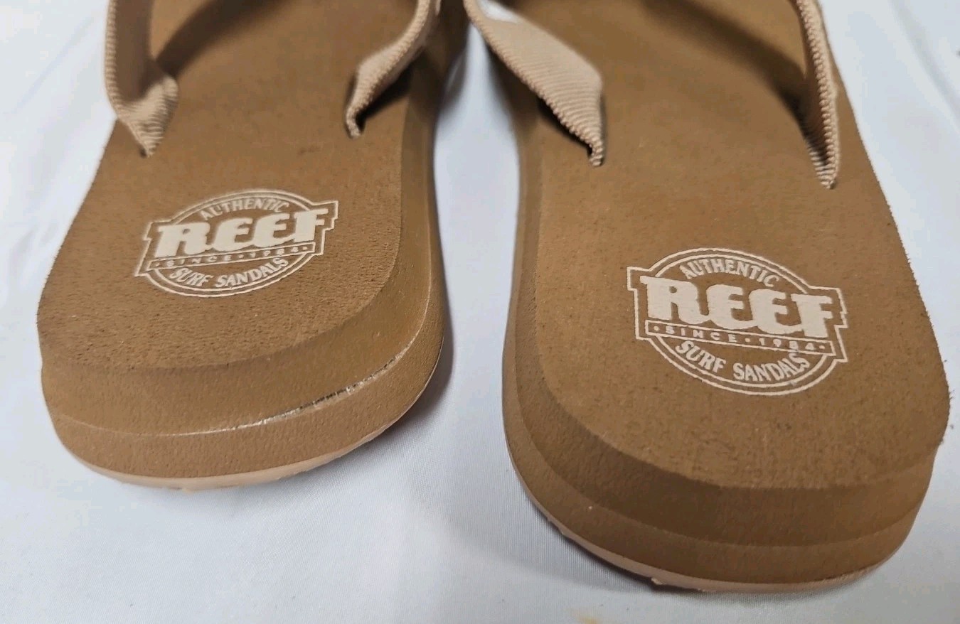 APL Infradito Reef Tan Tan Sandy donna taglia 7 sandali estivi da spiaggia nuovi senza etichette