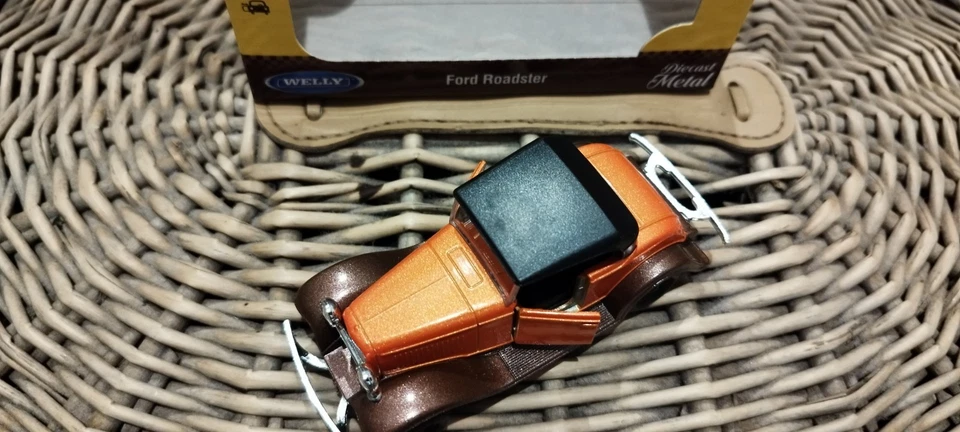 Modellino Ford Roadster Welly Scala 1:35 - Immagine 2 di 4