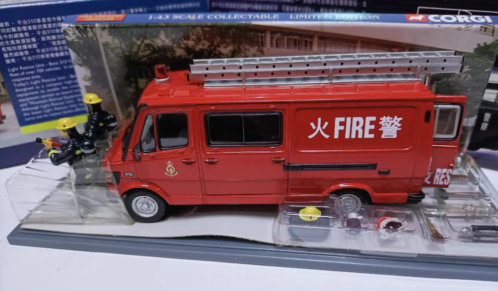 Corgi 1/43 Mercedes Benz 310 Light Rescue Unit van alloy car model with figure 