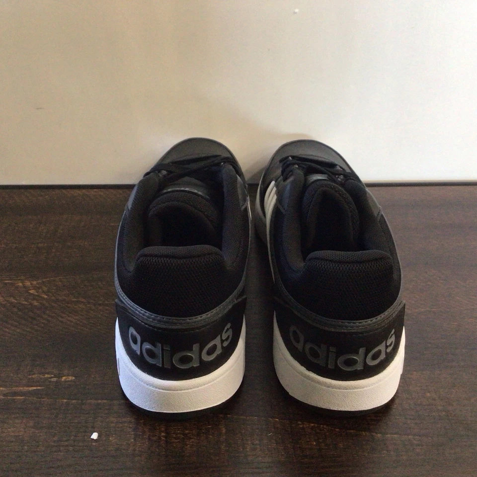 Tênis de basquete Adidas masculino aros 4 preto branco cano baixo tamanho 12 - Imagem 3 de 4