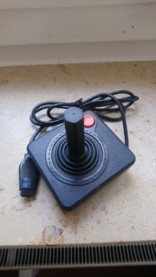 Atari 2600 - Joystick Controller #schwarz [Spray] sehr guter Zustand