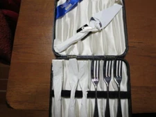 NEW, VINERS of SHEFFIELD ENGLAND Dessert Set of Silver Plated Pie Set & 6 Forks 