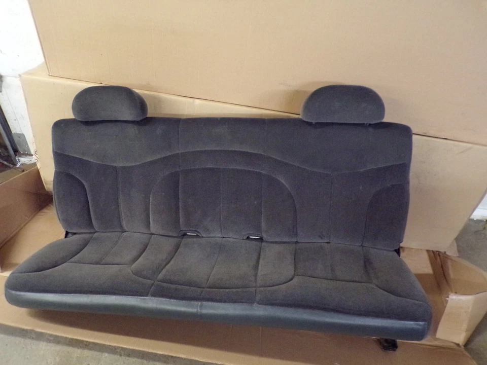 Заднее сиденье 2002 gmc sierra 2000-2002 - Изображение 3 из 4