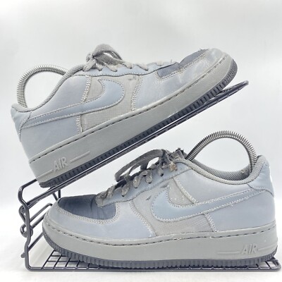 light grey nike trainers