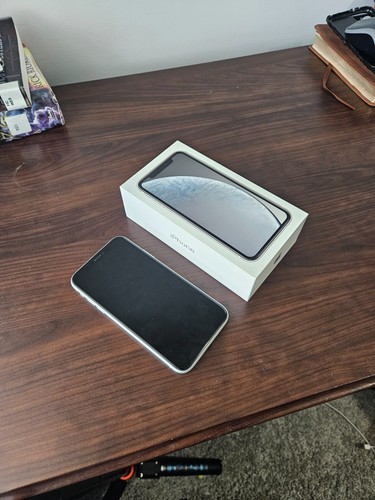Apple iPhone XR - 64GB - White (Unlocked) A1984 (CDMA + GSM) (CA) - Photo 4 sur 9