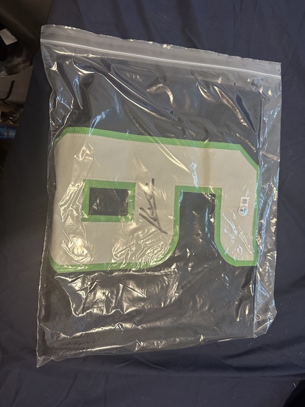 Kenneth Walker III Signed Seattle Seahawks Custom NFL Jersey (Beckett Certified)