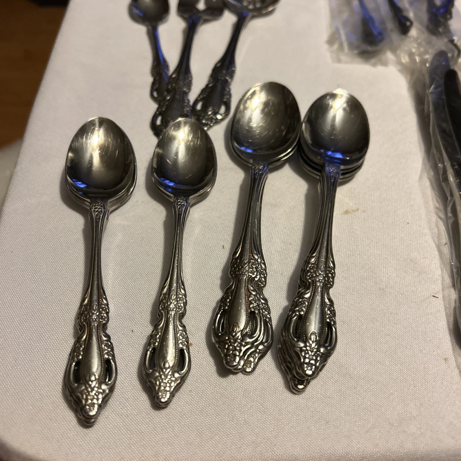 58 Pieces Distinction Deluxe HH Oneida USA Raphael Stainless Flatware