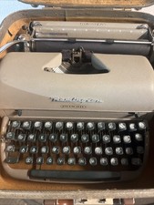 Remington Quiet-Riter Typewriter Manual Typing Vintage Green Keys Caps w/ Case thumbnail