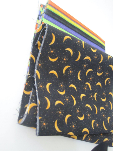 Halloween Designer Fabrics Small Cuts New - Picture 3 of 4