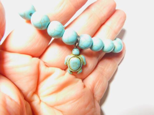Pulsera elástica con cuentas turquesa sintéticas talladas de tortuga - Imagen 2 de 5