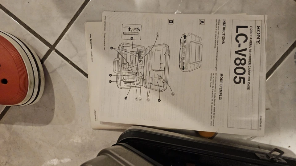 Vintage Sony Camcorder Video 8 CCD-V8AF Recorder Auto Focus W/ Case Untested - Image 2 of 2