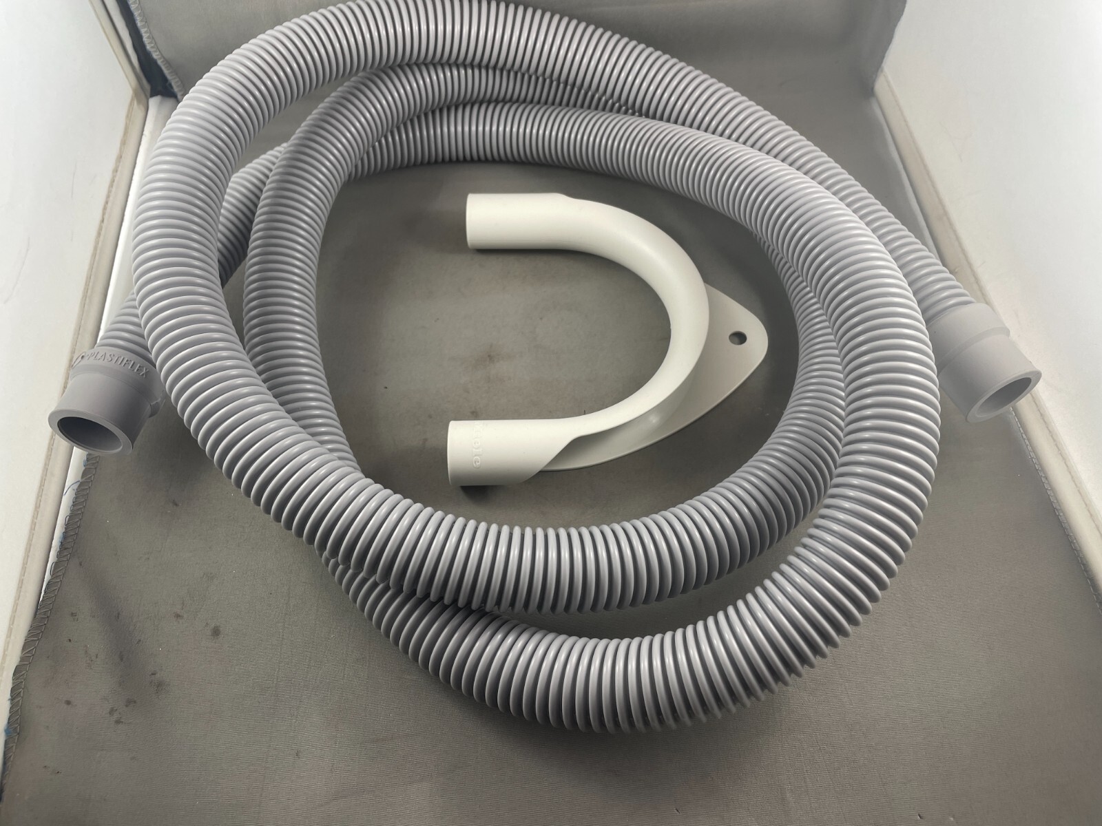 MIELE FL WASHING MACHINE DRAIN HOSE WITH BEND W2515 W828