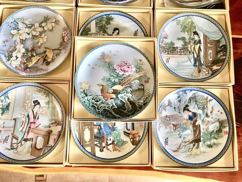 Bradford Exchange Chinesische Porzellan Teller 80’s Red Masion Collection 10er Set - Bild 8 von 12