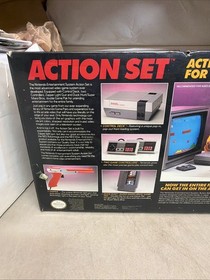 Consola dom&eacute;stica Nintendo NES Action Set - blanca/gris con caja NES-001
