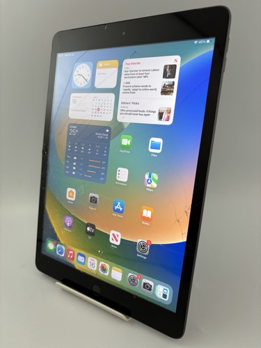 Apple iPad 8th Gen A2429 Space Grey Unlocked 32GB iOS Tablet Cracked #i02 - Picture 3 of 24