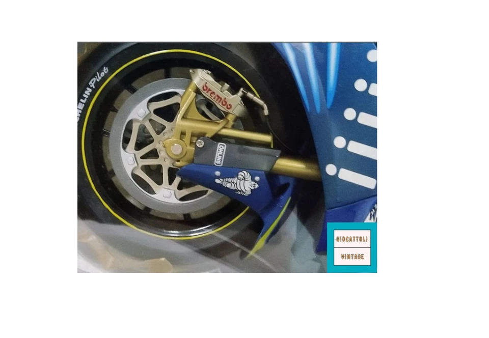 Modello in scala 1/6 YAMAHA YZR M1 -VALENTINO ROSSI - RARA E NUOVA - Immagine 2 di 3