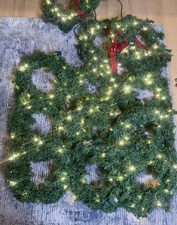 Deluxe Windsor Pine Artificial Christmas Wreath - Clear Lights Set 12