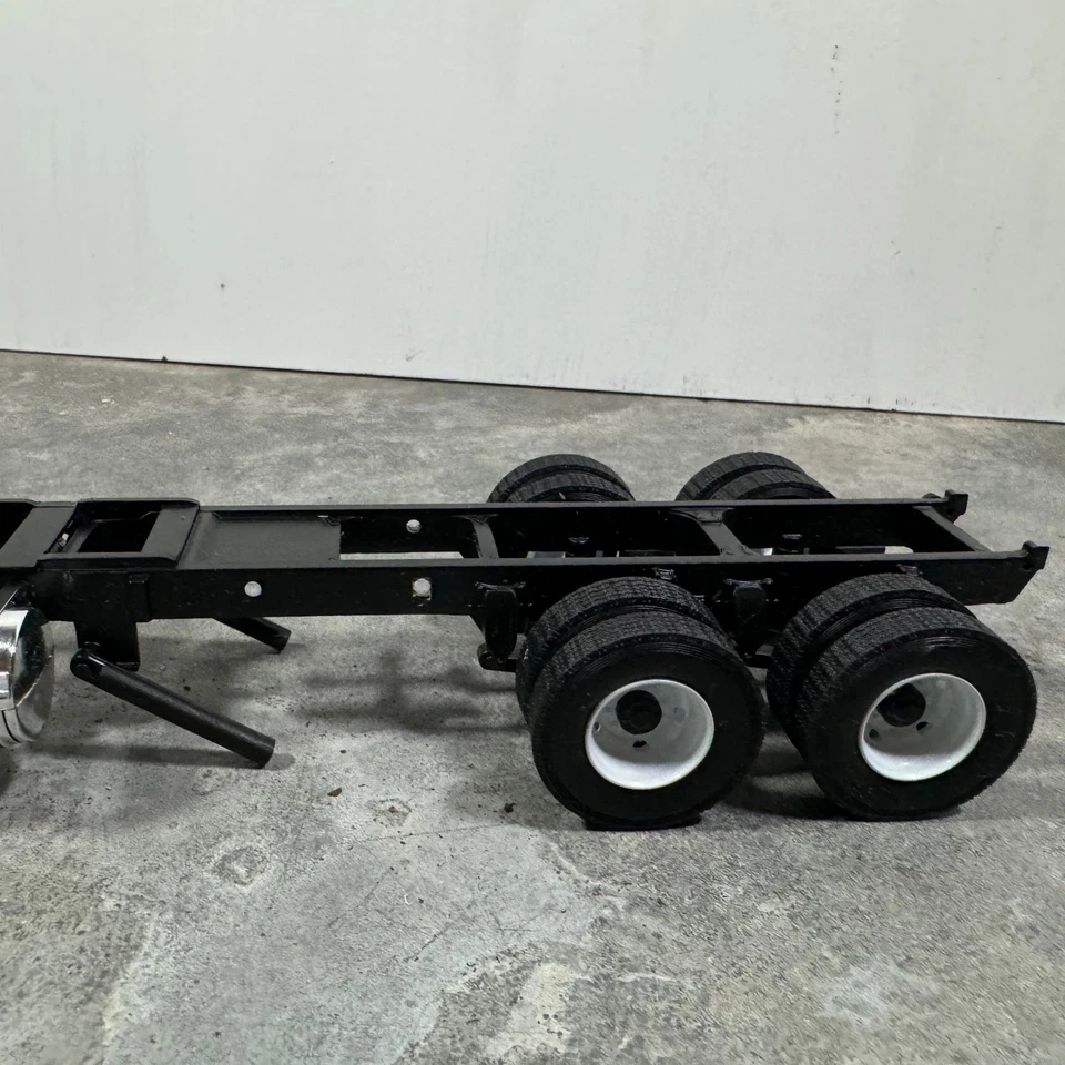 United Rentals Semi Truck LOT of 2 White Diecast Collector's Series Freightliner - Image 4 of 4