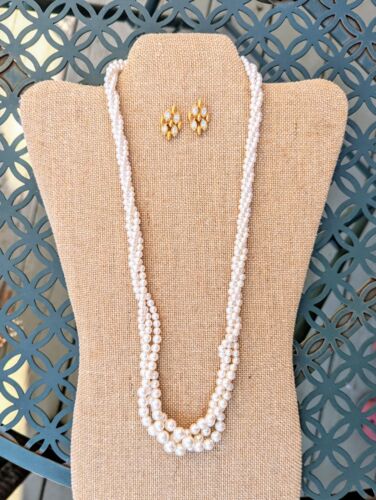 Lotto NAPIER vintage: collana laureata TWISTED FINTE PERLE e orecchini a rete con strass - Foto 2 di 9