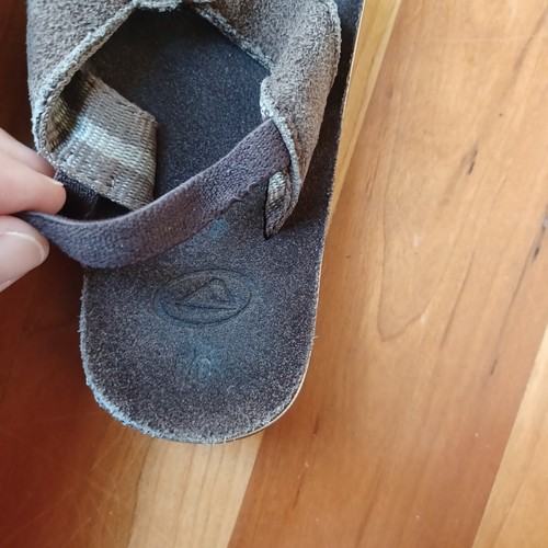 Chanclas Reef Little Boy para niños pequeños talla 5 6 sandalia de cuero marrón gamuza cuero - Imagen 3 de 4