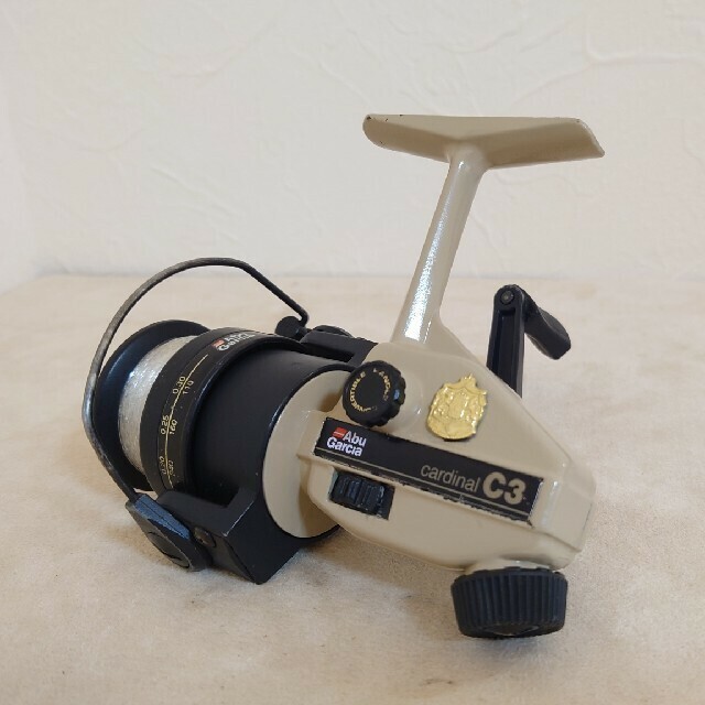 abu garcia Cardinal c3 / fishing spinning reel / scratches abu garcia Cardinal c3 / fishing spinning reel / scratches