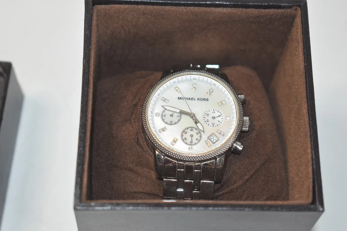 MICHAEL KORS LADIES WATCH Used MK 5020 in all Silver