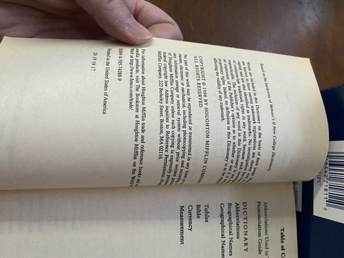 ESSENTIAL REFERENCE SET = AMERICAN DICTIONARY=ROGETS THESAURUS=WRITERS BOOK - Picture 9 of 9