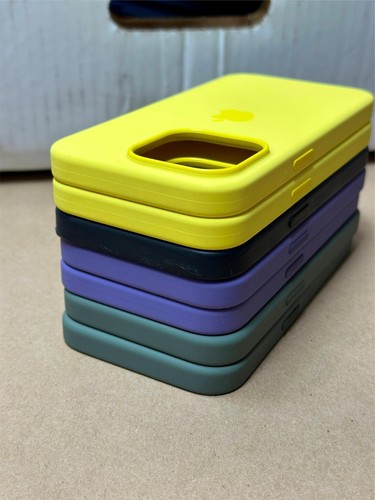 Lote de 47 fundas oficiales originales de Apple y fundas Otterbox para iPhone 14 Pro - Imagen 17 de 24