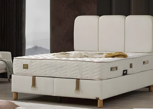 WeißEs Modernes Bett Mit Matratze Aus Holz Und Textil-image