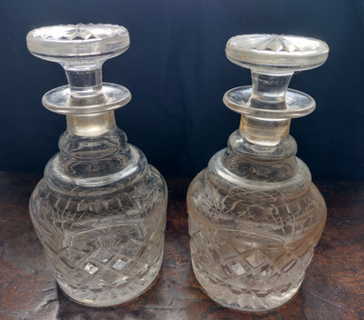 Vintage Paar Kristall Karaffe geschliffenes Glas Schnapsflaschen mit Stopfen Bargeschirr