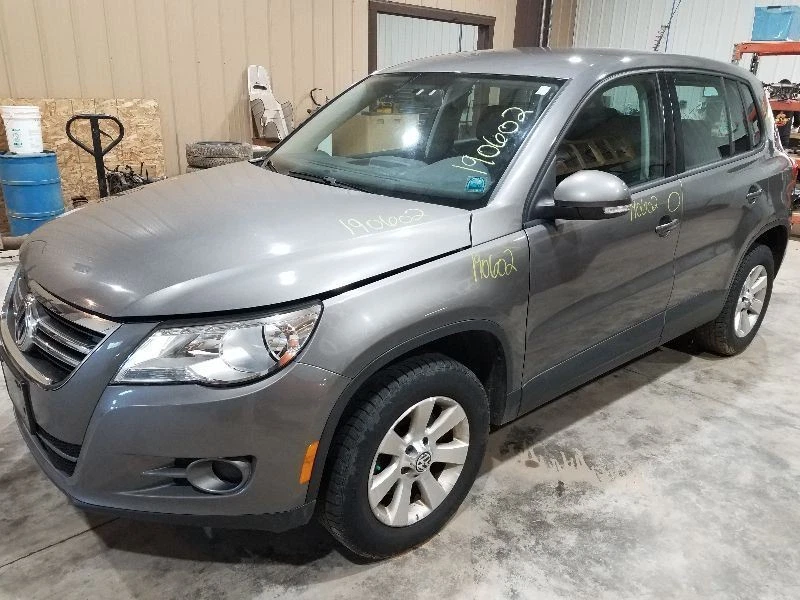 Volkswagen Tiguan 2010 (2,0 L/turbo/2x2) correas del tanque de combustible *solo* Foto 4 de 4