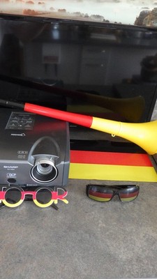 WM Paket,Datenprojektor SHARP XG-F260X, Grundig Bildschirm.Incl! Kabeln+WM BONUS