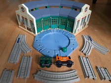 Thomas & Friends Wooden Railway Tidmouth Sheds 2010 juego de Gullane