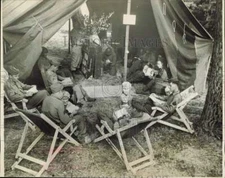 1944 Press Photo Soldiers relaxing in army camp north of Rome, Italy - nei11854
