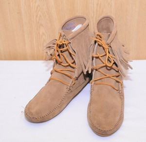 minnetonka moccasins boots womens