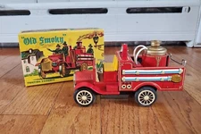 SSS  ANTIQUE "OLD SMOKY" FIRE TRUCK JAPAN STURDY FRICTION TIN TOY S-1302   