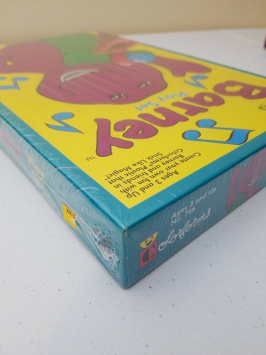 Barney Play Set Colorforms Sigillato Nuovo con scatola 1993 Alta Qualità da Collezione #766 Raro - Foto 11 di 12