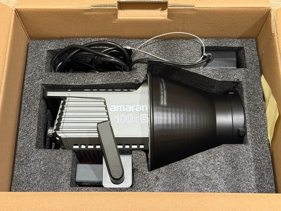 Aputure Amaran COB 100X S bi-color Bowens Mount COB LED 2700k-6500k - Image 3 of 4