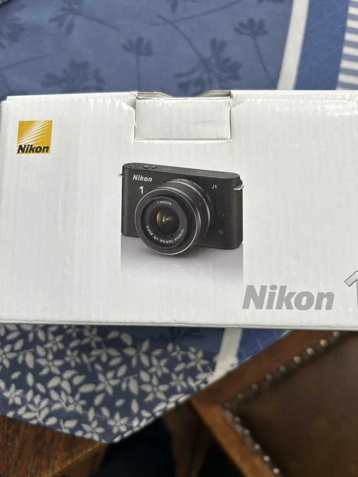 Nikon 1 J1 10.1MP Digitalkamera Systemkamera Top Zustand