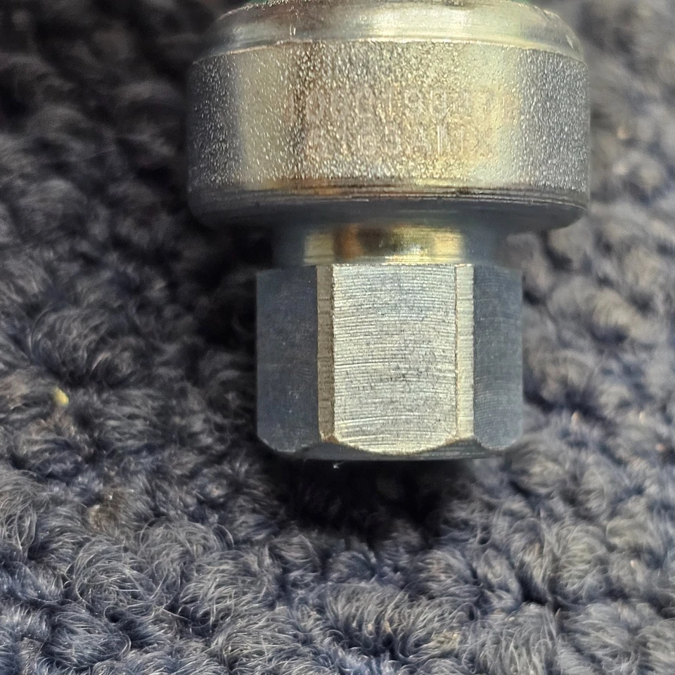 1000198478: Interruptor de presión para Kenworth C500 2008-2016, K100, W900 Foto 2 de 4