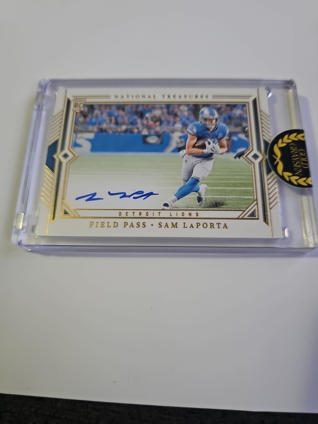 Sam LaPorta 2023 Panini National Treasures Field Pass Auto RC Lions Gold /25