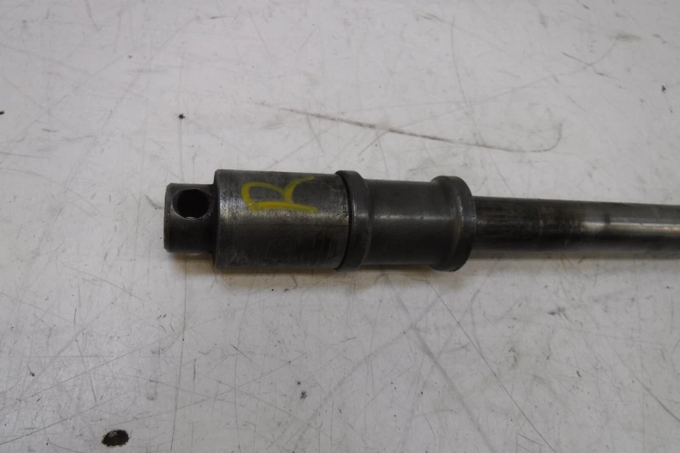 83-86 HONDA SHADOW 500 EJE TRASERO LLANTA TRASERA EJE PERNO PIVOTANTE Foto 2 de 3