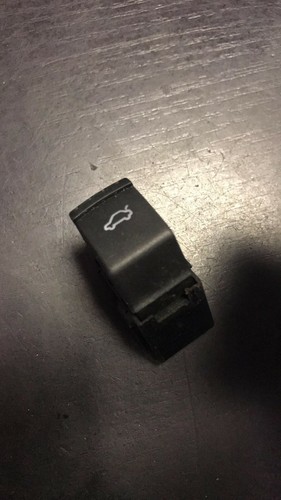 1J0959831A Kofferraum Heckklappe Entriegelungsschalter passend für 99-09 VW J...