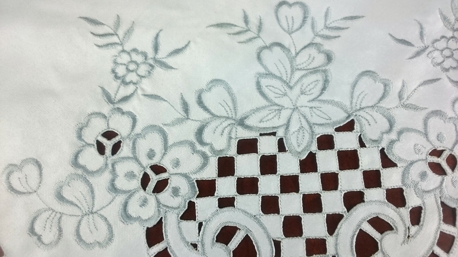 33" Round Polyester Fabric Embroidery Tablecloth Night Stand End Table Cover