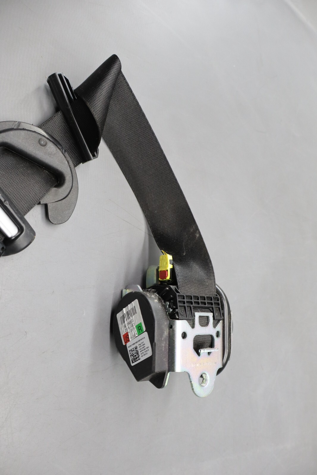 14-22 Maserati Ghibli Front Right Passenger Seat Belt Retractor OEM 627069500